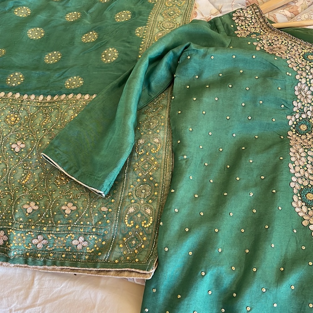 Indian suit - Picture 10 of 12